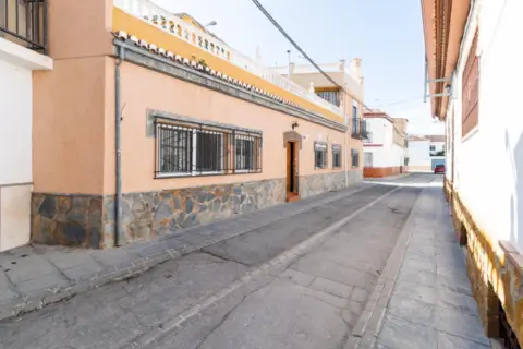Casa adosada en calle de Rosa, 1