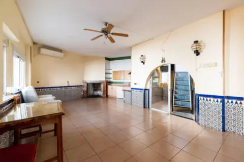Casa adosada en calle de Rosa, 1