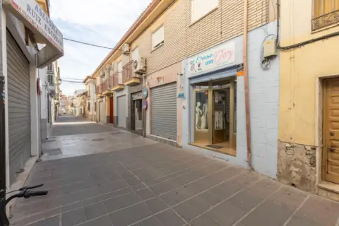 Local comercial en calle de Ronda de Loja Sur, 10