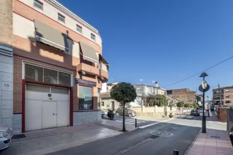 Almacén en calle de Santa Adela, 1