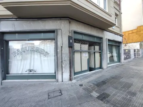 Local comercial en Plaza Victor Chavarri