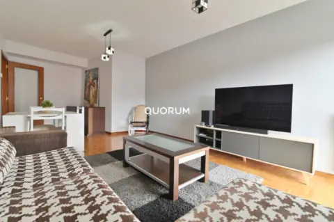 Piso en calle de Julián Zugazagoitia, 9