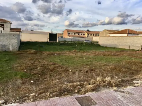 Terreno en calle Victoria Kent, 19