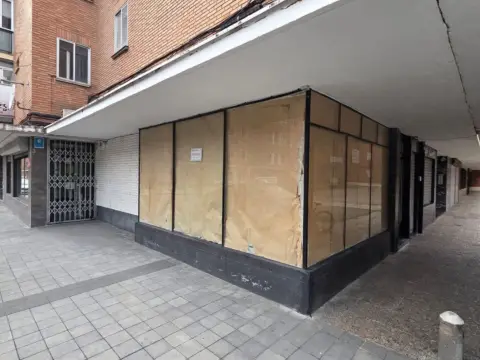 Local comercial en Plaza de Cervantes