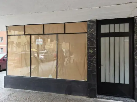 Local comercial en Plaza de Cervantes