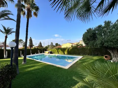 Chalet en Urb. El Carmen