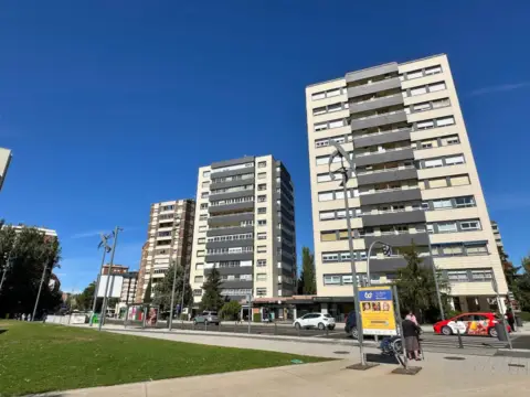 Piso en Avenida de Miguel Ángel Blanco