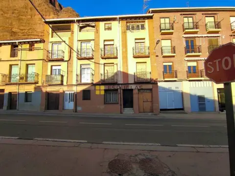 Casa adosada en Avenida de la Rioja, 5
