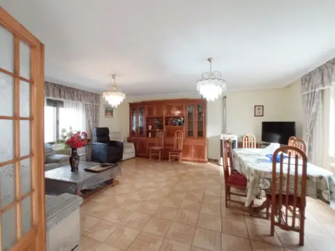 Casa pareada en Fuentecillas-Yagüe-Villalonquéjar