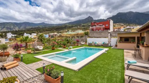 Casa pareada en calle Galván