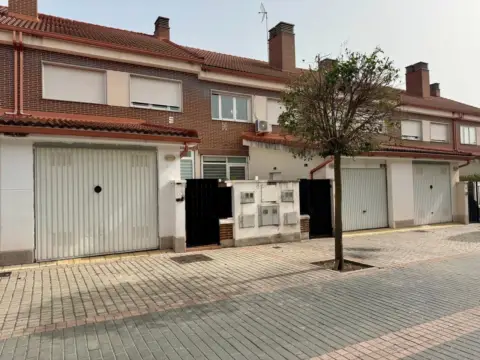Casa adosada en calle de Sanson Carrasco