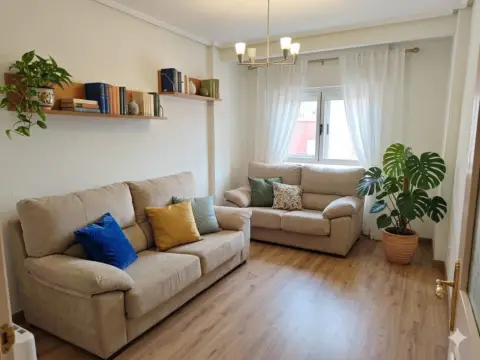 Piso en calle de La Bañeza, 28