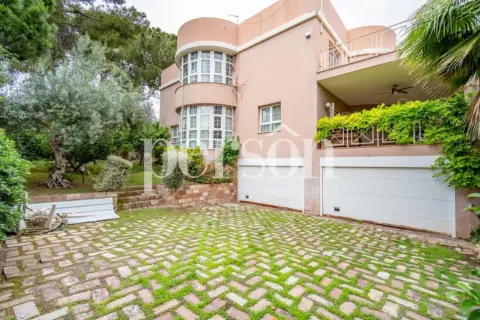 Chalet en Avenida del Pinar