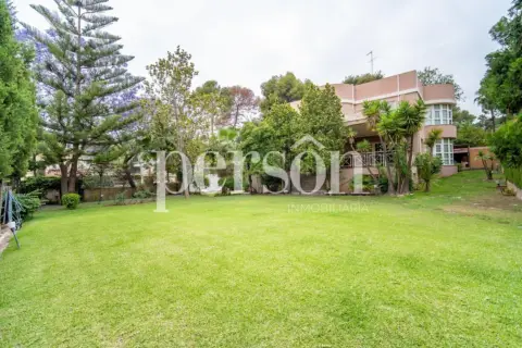 Chalet en Avenida del Pinar