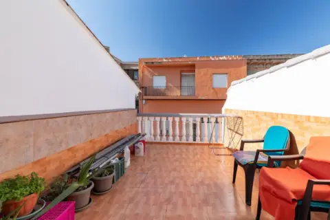 Casa adosada en calle de la Aurora