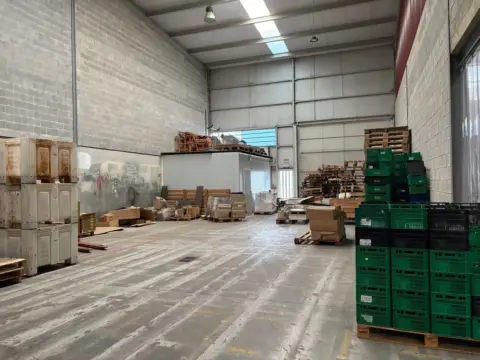 Nave industrial en calle A-8