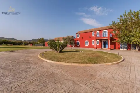 Chalet en Urbanización Eucaliptus Amigos