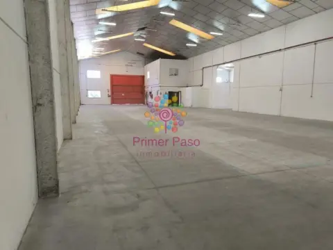 Nave industrial en calle de Castelao