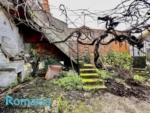 Casa adosada en calle de Nava