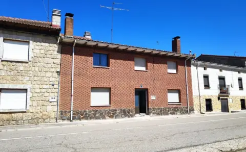 Terraced house in Celada del Camino