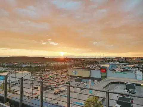 Estudio en calle de Thomas Edison, 4