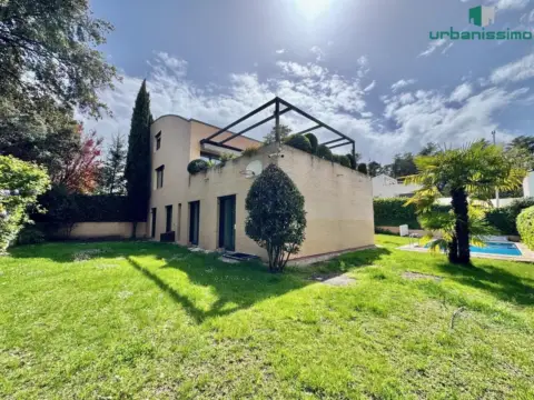 Casa pareada en calle de Jimena Menéndez Pidal