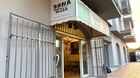 Local comercial en Avinguda de la Vila de Madrid, 30