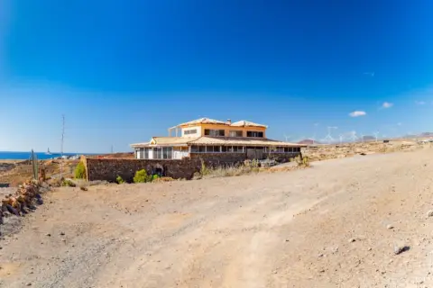 Chalet en Urbanización Tajao