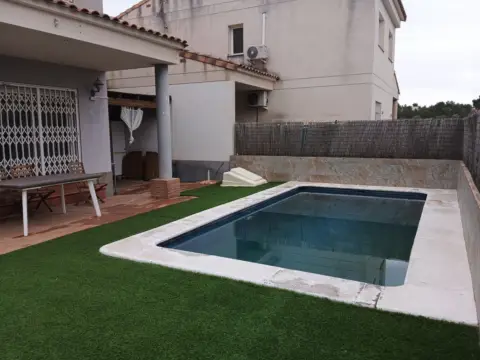 Casa pareada en La Pobla de Vallbona