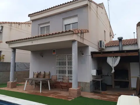 Casa pareada en La Pobla de Vallbona