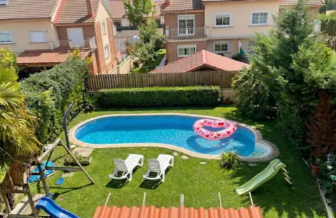 Casa pareada en calle Pesqueras