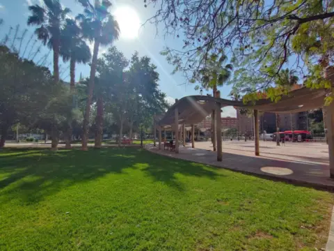 Local comercial en calle Ronda de Levante