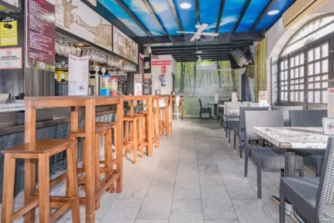 Local comercial en Avenida de la Hispanidad, 6