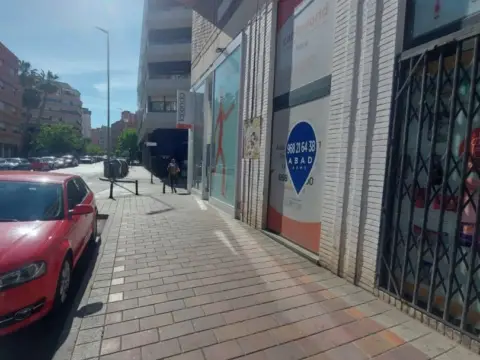 Local comercial en calle del Doctor José Tapia Sanz