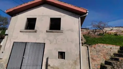 Casa rústica en calle Las Felechosas, nº 31 A