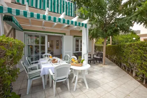 Casa adosada en calle Bergantin