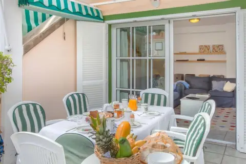 Casa adosada en calle Bergantin