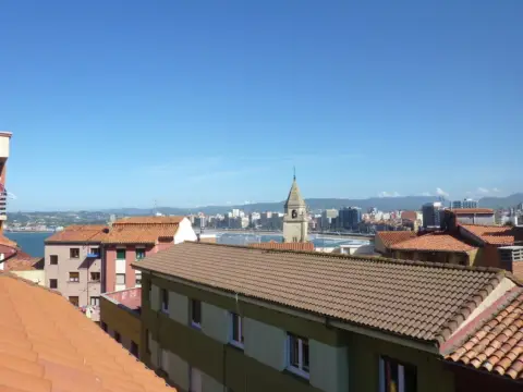 Dúplex en calle de María Bandujo