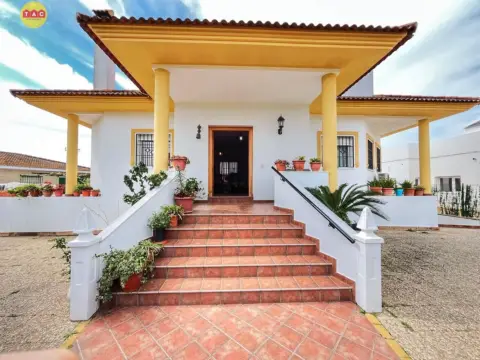 Chalet en Pinares de Lepe