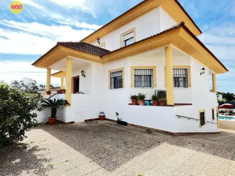 Chalet en Pinares de Lepe