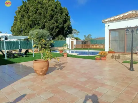 Chalet en Pinares de Lepe