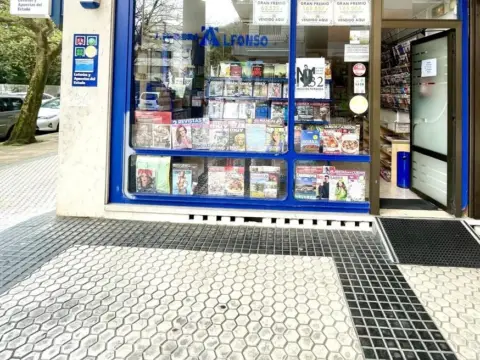 Local comercial en calle de Javier Barkaiztegi