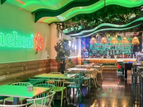 Local comercial en Avenida Emilio Lemos, 26