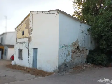 Terreno en calle Huertas Bajas