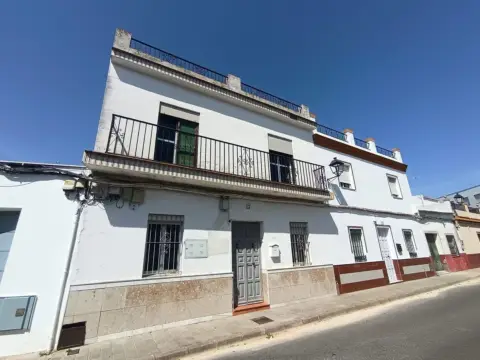 Casa adosada en calle de Sevilla, 13
