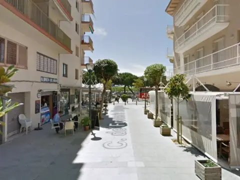 Local comercial en Carrer de Frederic Mompou, 4