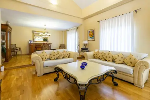 Chalet en Avenida Vega Baja