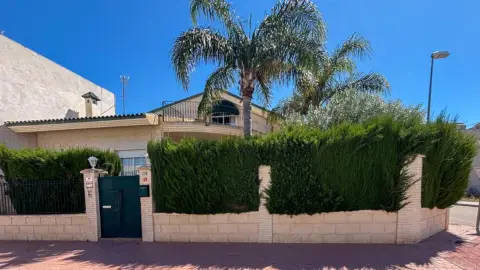 Chalet en Avenida Vega Baja