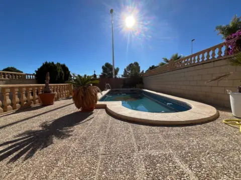 Chalet en calle Onil