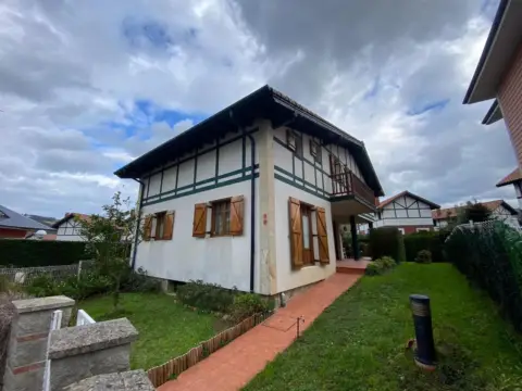 Chalet en Barrio Samano